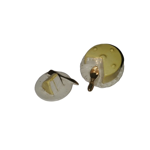 Rare Vintage miniature cake and cake slice salt and pepper shakers - Picture 1 of 7